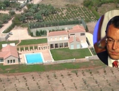 Έχασε τη βίλα του ο Αιμίλιος Λιάτσος – Στα χέρια της τράπεζας πλέον το διώροφο σπίτι του δημοσιογράφου